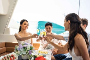 Dubaï : expérience en yacht privé avec barbecue ou repas léger