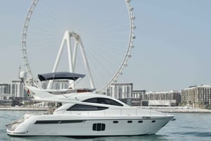 Dubai: Palm Jumeirah Yacht Tour with Refreshments