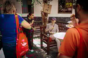 ドバイのスーク、食べ物、文化を楽しむウォーキングツアー - Frying Pan Tours