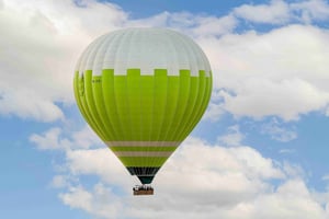 Dubai: Heißluftballonfahrt bei Sonnenaufgang mit Transfers