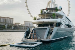 Dubai: Sunseeker Superyacht VIP Dinner, Drinks & Live DJ
