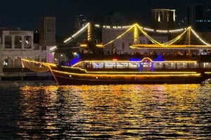 Dubai: Creek Traditional Mega Dhow Cruise with Buffet Dinner