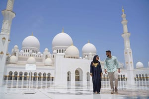 Fra Dubai: Abu Dhabi Sheikh Zayed-moskéen guidet tur