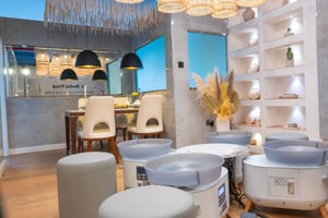 ドバイ限定：カップル＆ファミリー向けアクティビティ - ラグジュアリーな陶芸とディナー