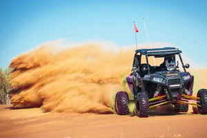 Yksityinen aavikkokilpailu mönkijällä tai buggyllä