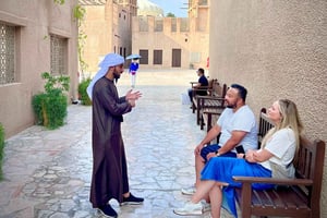 Tour particular pela cidade velha de Dubai, comida de rua, barco e museus