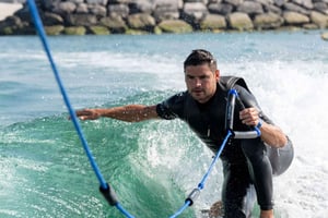 Wakesurfing med udsigt til Burj Khalifa