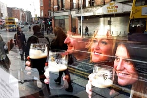 Dublin: Wycieczka z przewodnikiem po zabytkach i kuflach