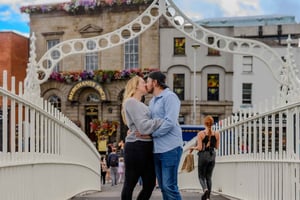 Fotoshoot voor koppels LGBTQ-vriendelijk - Pride Month-promotie