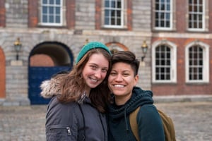 Fotoshoot for par LGBTQ-vennlig – Pride-månedskampanje
