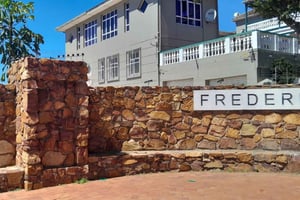 Port Elizabeth: passeio pela cidade, visita à Universidade Nelson Mandela.