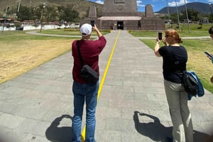 Quito: Nouto lentokentältä ja vierailu maailman keskipisteessä