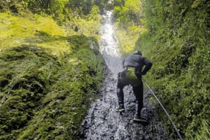 Quito: köysilaskeutumista vesiputouksissa, kallioita, patikointia ja rituaaleja