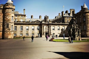 Castle & Cobblestones: 8-Hour Private Edinburgh Walking Tour