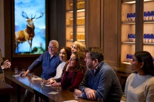 Edinburgh: Scotch Whisky Experience Rail Tour fra London