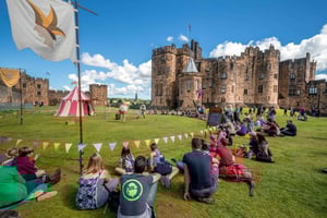 Fra Edinburgh: Dagsudflugt til Bamburgh og Alnwick Castle