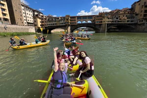 Florenz: Aperitif im Schlauchboot unter dem Ponte Vecchio