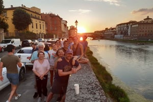 夜のフィレンツェ ワインとアペリティーボのピクニック付き自転車ツアー