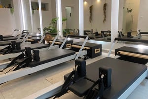Florenz: Private Reformer Pilates Session bei Kerzenschein
