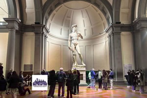 Florence: Exclusive Evening Tour of Michelangelo's David