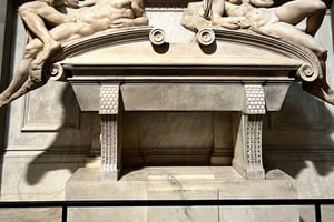 Florence: Guided Tour of the Medici + Ticket to the Medici Chapels