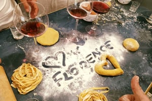 Florence : Atelier de fabrication de pâtes avec dîner, vin et... chant !