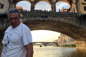 Florence: Private Boat Tour with Wine