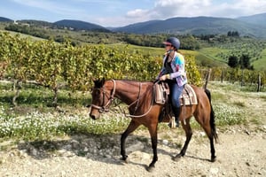 Desde Florencia: Paseo a Caballo y Ruta del Vino en Finca con Almuerzo