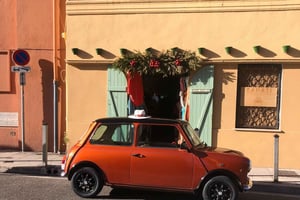 Mini Austin 1987 sur la Côte d’Azur avec chauffeur guide