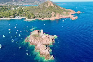 Fra Cogolin/Cavalaire: Cap Taillat Catamaran Day Tour