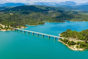 Campiña, Pueblo Medieval y Lago Visita Guiada Privada