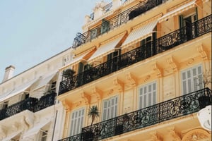 Cannes: Express Walk with a Local in 60 minutes