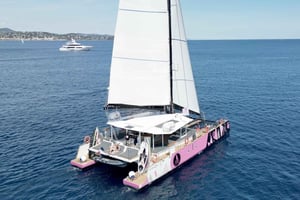 Desde Cogolin: excursión de un día en catamarán a Cap Dramont