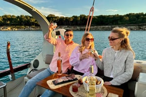 Golf Juan: Sunset Sailing Cruise with aperitif at the Island