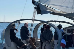 ゴルフ＝ジュアン：遊覧クルーズでセーリングの芸術を発見