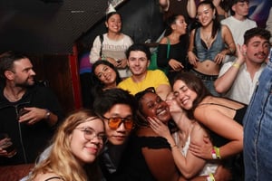 New Year’s Eve Party: Pub Crawl Nice with VIP Entry in Club