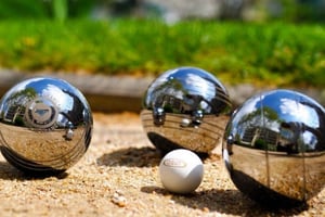 Nizza: Entdecke einen typisch französischen Sport: Pétanque!