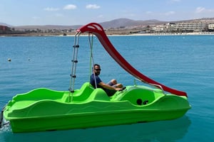 Caleta de Fuste: Tretboot mit Rutsche mieten