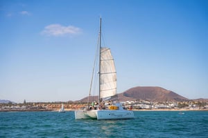 Остров Лобос: экскурсия на катамаране с возвращением на скоростном катере