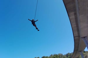 MELGAÇO: Pendular jump on the River Minho with Ruta Aventura.