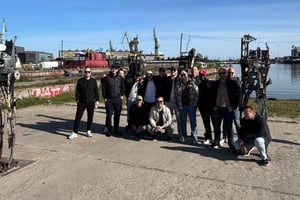 Gdansk:Gdansk Shipyard with Gradowa Hill by Golf cart