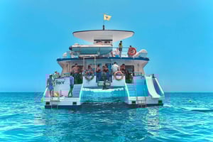 From Puerto Rico: Boat trip along the coast w/ Food & Drinks