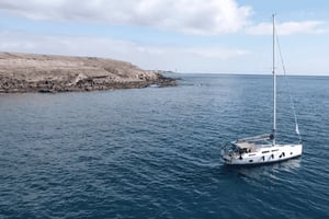 Pasito Blanco : Private sailing tour with food & drinks