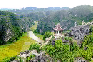 From Hanoi: Bai Dinh, Trang An, and Mua Cave Full-Day Tour