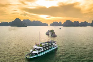 Fra Hanoi: Ha Long Bay Luksus dagskrydstogt med mad og kajak