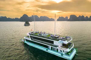 Au départ de Hanoi : Baie d'Halong Croisière commentée 5 étoiles