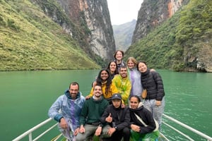 Anello di Ha Giang in moto 4 giorni e 3 notti - Trasferimento in autobus VIP