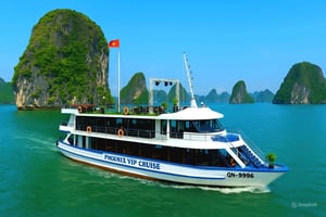 Ha Long Bay luksusristeilyllä – vaellusta, uintia ja melontaa