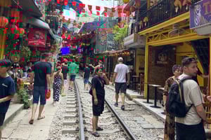 Halongbugten: Privat udflugt til Hanoi med frokost