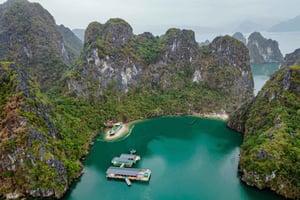 Hanoi: luksusowy rejs po zatoce Bai Tu Long z lunchem i kajakiem